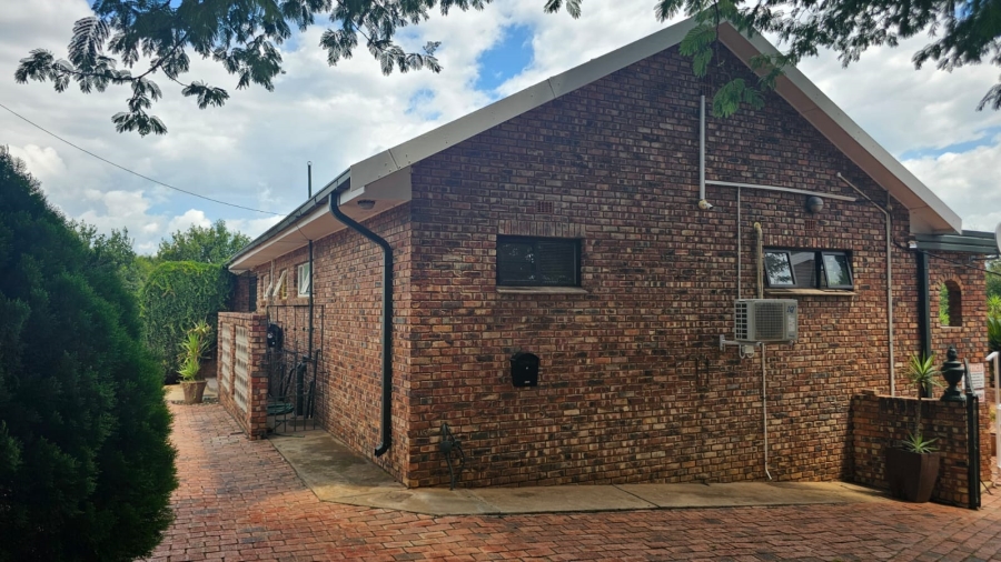 10 Bedroom Property for Sale in Warrenton Northern Cape